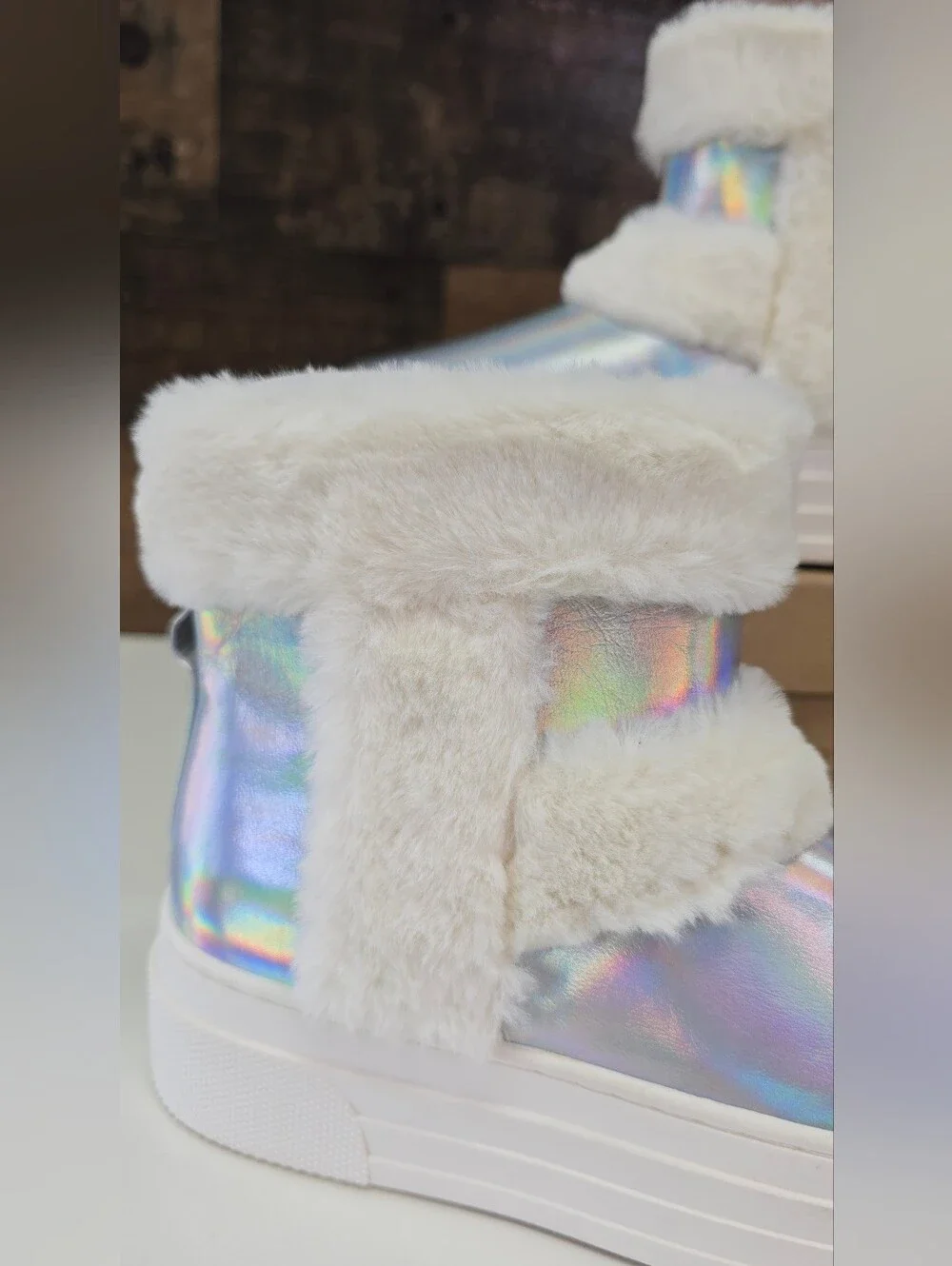 Steve Madden Kids Holographic Silver Faux-Fur Platform Boots Size 2 JBUUNNY
